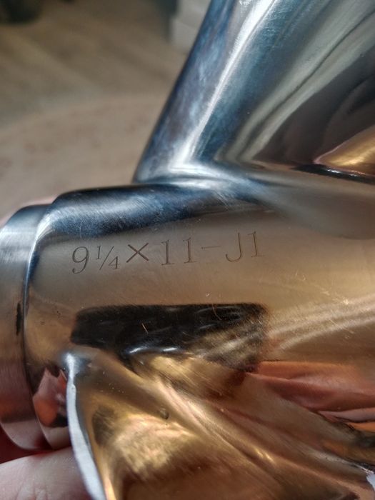 Лодочный винт нержавеющей.