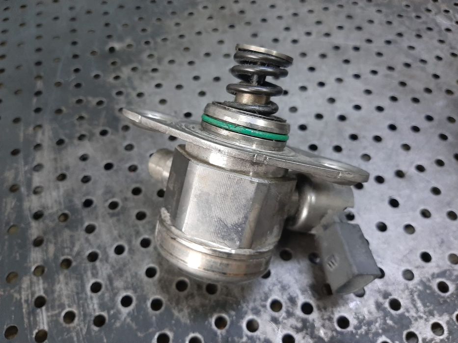 pompa inalta presiune 1.6 b mercedes  cla  a-class w176  b-class w246 c-class w205  0261520212