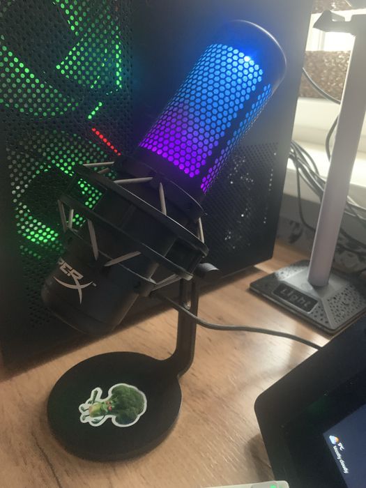 Продам микрофон HyperX quadcast S