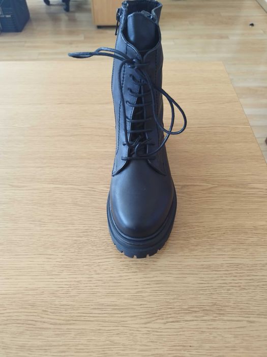 Продавам дамски боти