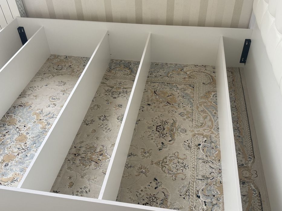 Двухспальняя кровать