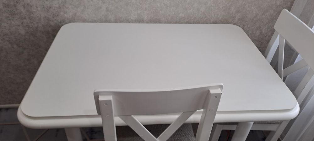 Белый кухонный стол 110×75 см — красивый и аккуратный