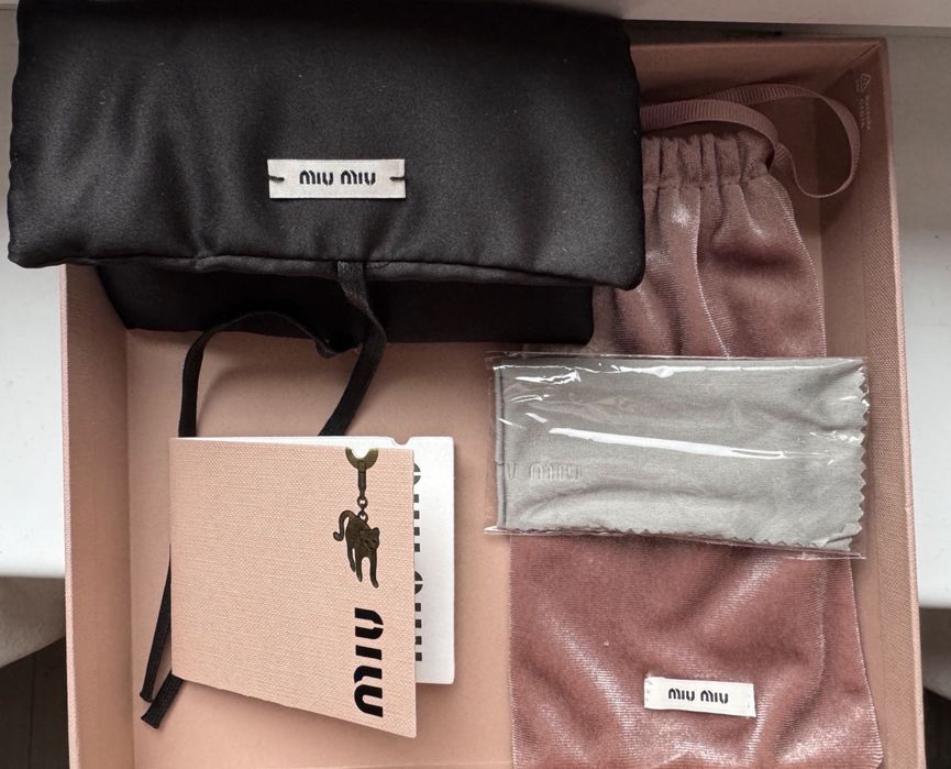 Оригинални луксозни слънчеви очила Miu Miu (Prada) с висящи аксесоари