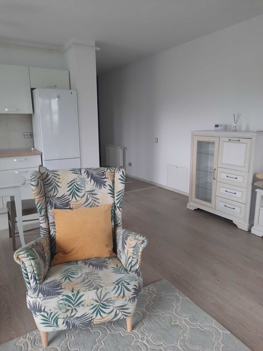 Inchiriez apartament