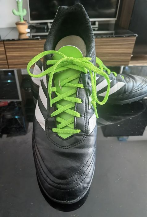 Футболни обувки adidas