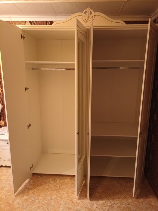 Продаю спальный гарнитур