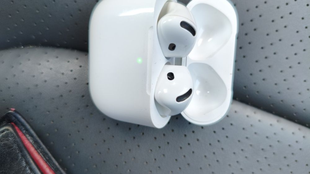 Продам Apple AirPods 4.