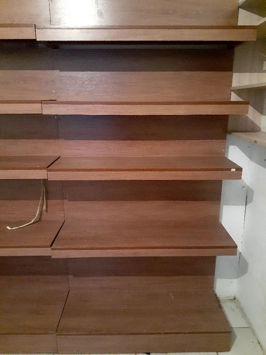 Продам прилавки стеллажи