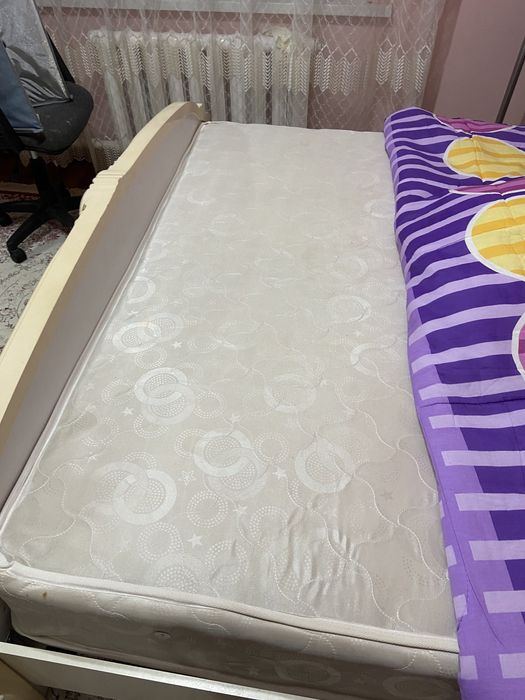 Спальный кровать