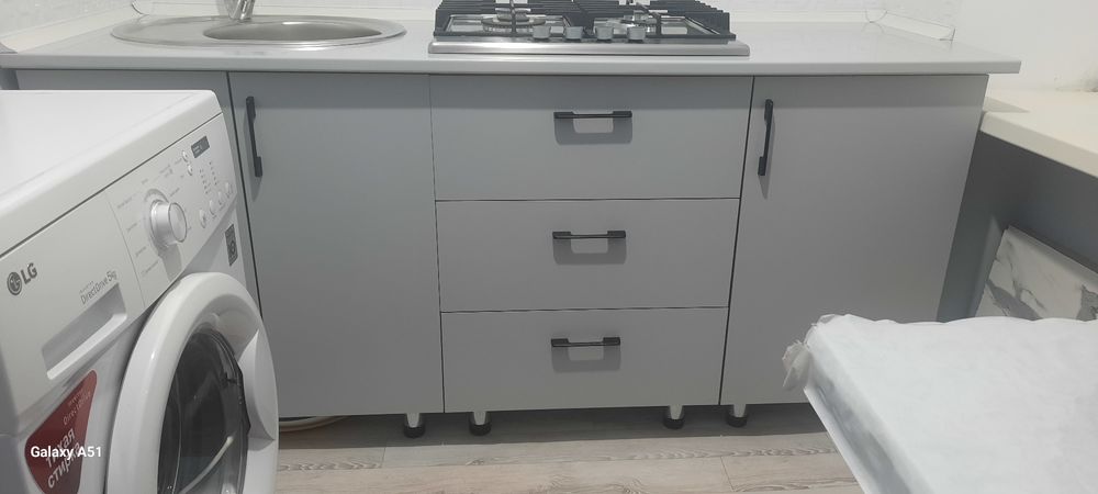 Кухонный шкаф сатылады