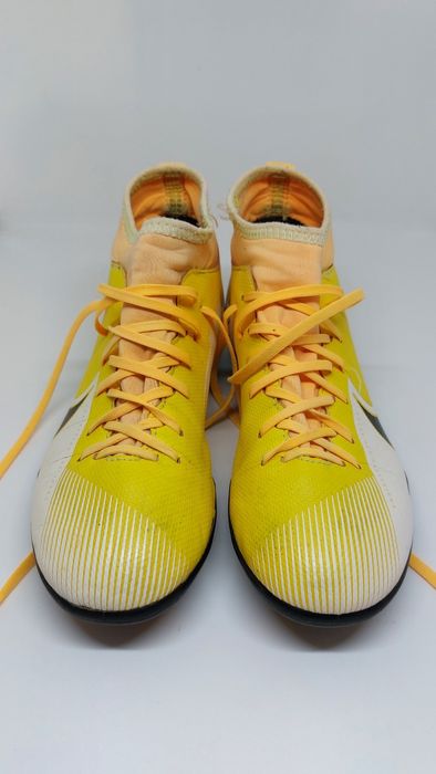 Детски футболни обувки бутонки Nike 35