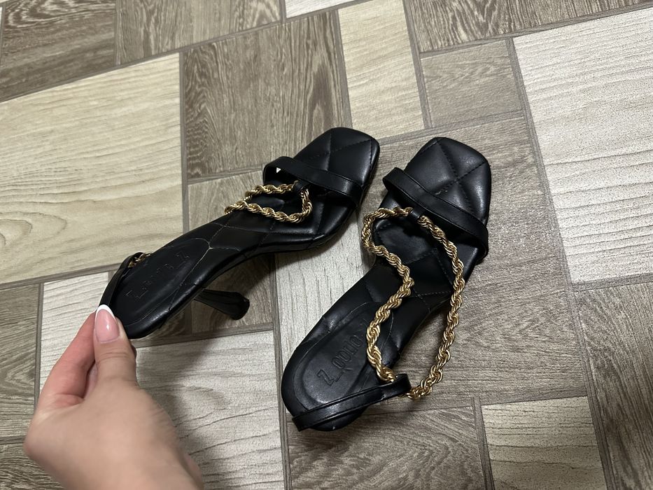 Продам босоножки 39