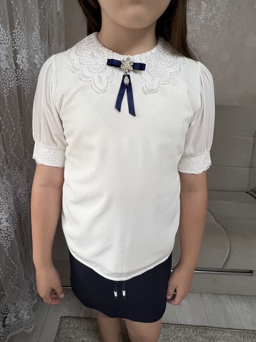 Продам школьную блузку размер 140