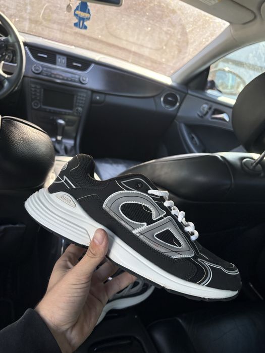 Vand dior b30 negru cu alb