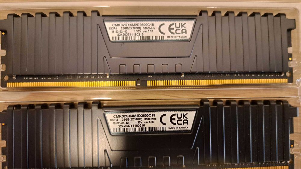 KIT Memorie RAM Corsair VENGEANCE 32GB (2 x 16GB) DDR4 3600MHz C18