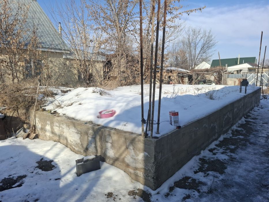 Продам дом в центре посёлка.