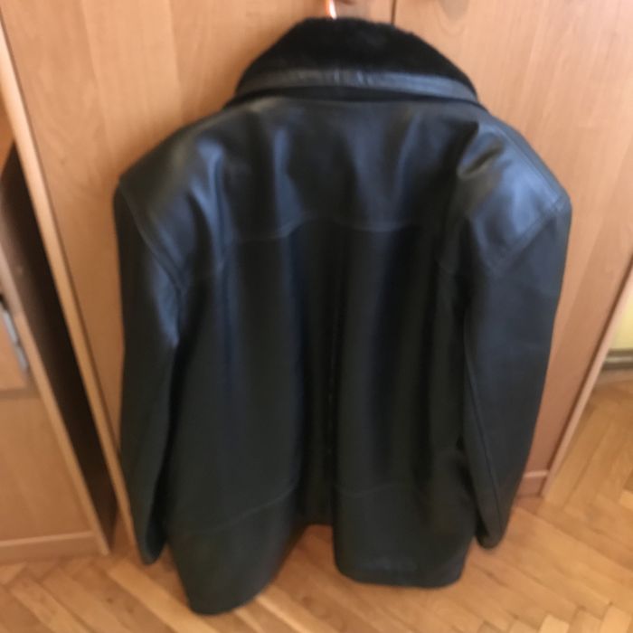Vand geaca din piele “ noua”