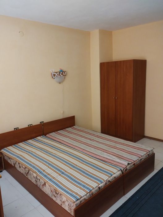 12 броя единично легло.