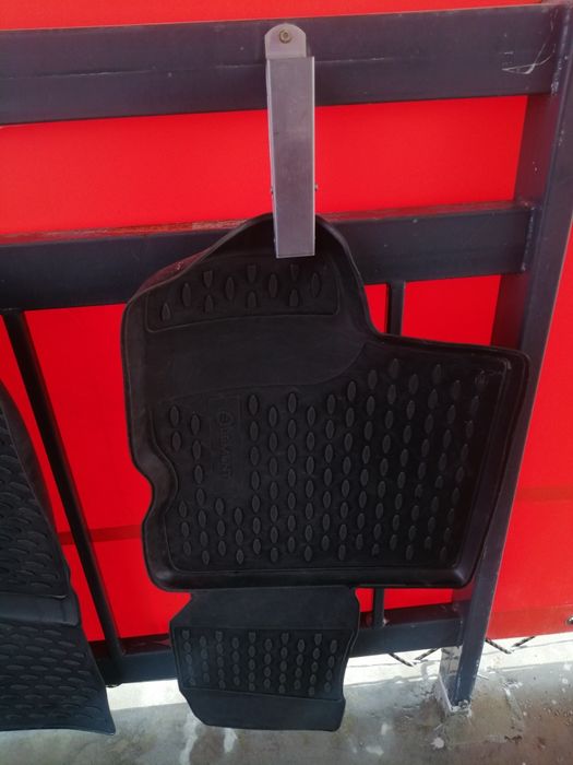 Продам коврики Ларгус