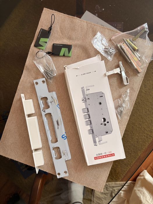 Умна брава за врата / Smarty Home - чисто нова!