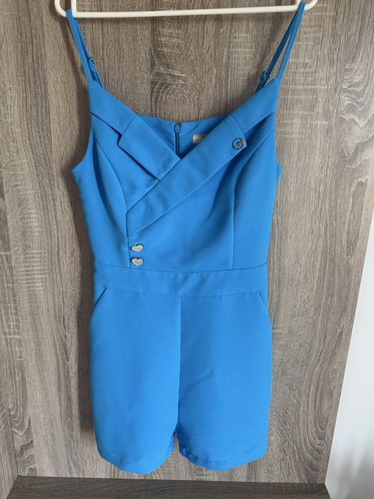 Къс официален гащеризон