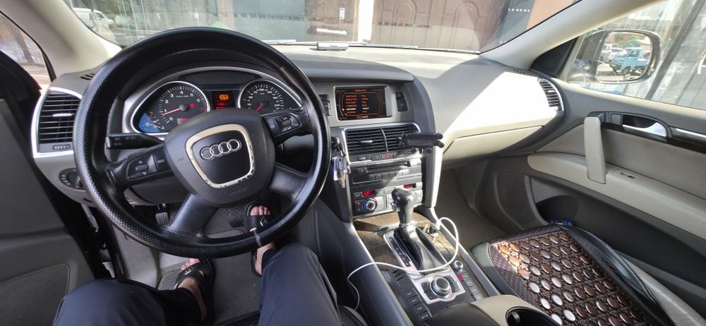 Audi Q7 [Quattro)