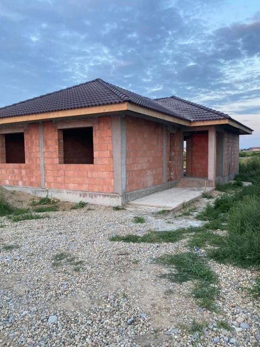 Casă la roșu de vânzare Cihei