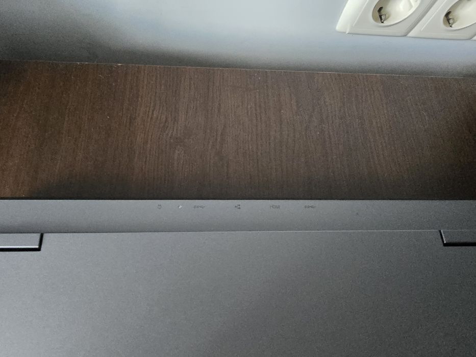 Продавам Lenovo LOQ 15IAX9