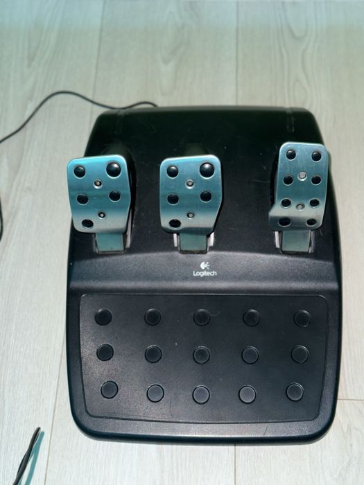 волан Logitech G27 в отлично състояние