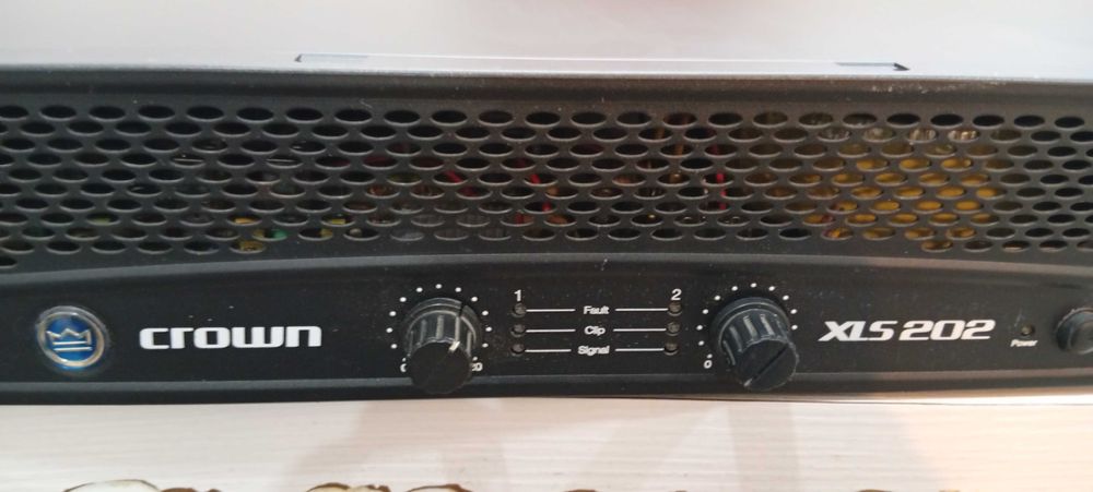 Продавам 2бр. усилватели, Crown XLS 402 и Crown XLS 202