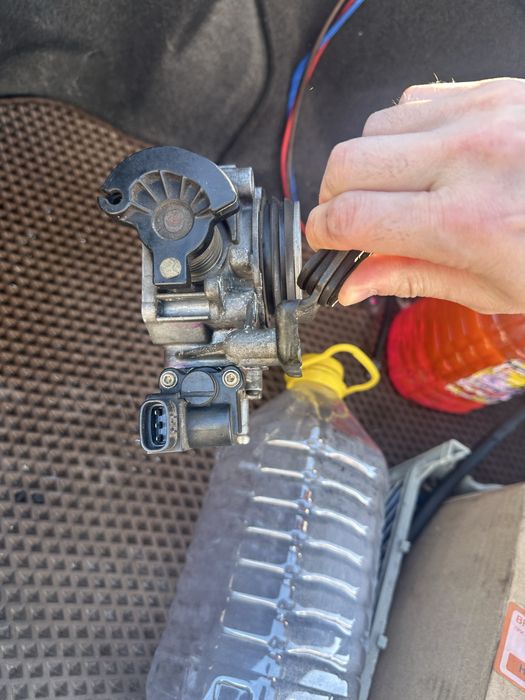 Продам дроссельную заслонку