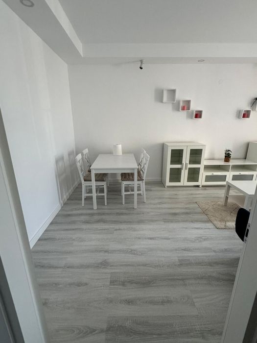 Închiriez apt 2 camere Cosmopolis