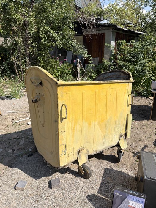 Продам мусорный контейнер бак