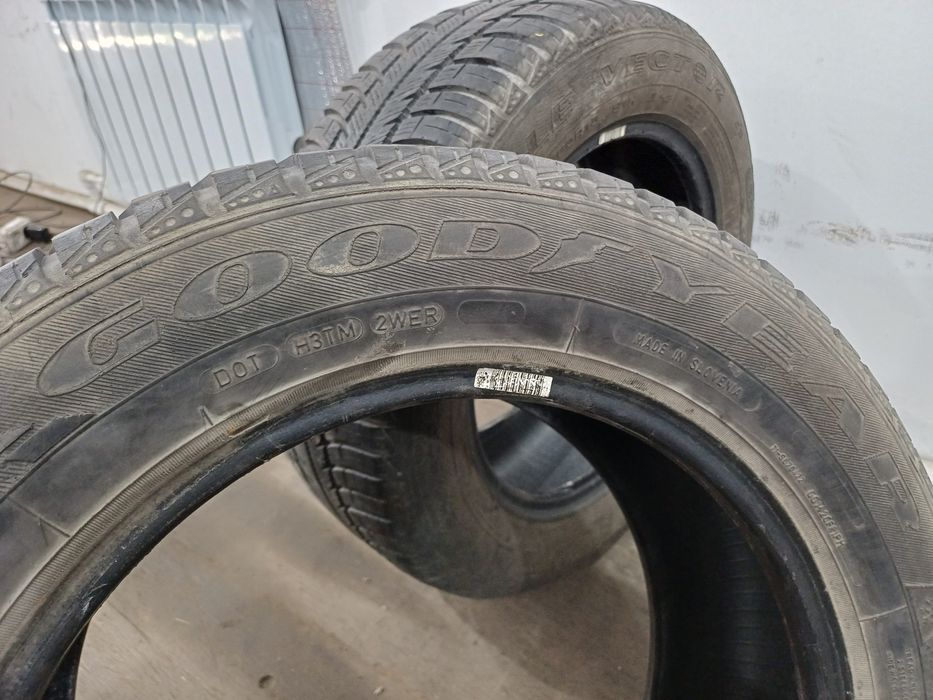 Шины 205/60 R15 Goodyear пара.