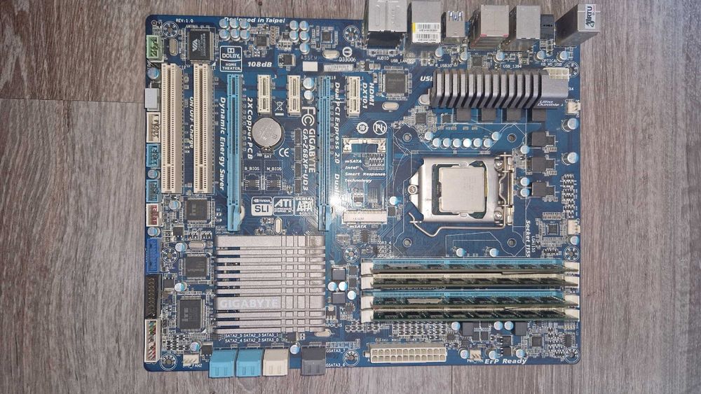 Материнская плата с процессором