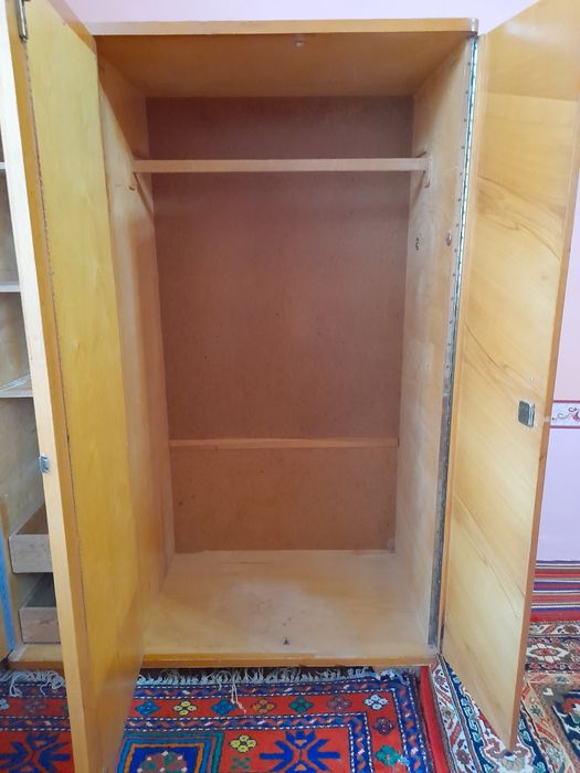 Аввалги кувватли  шкаф жуда яхши  холатда  сакланган