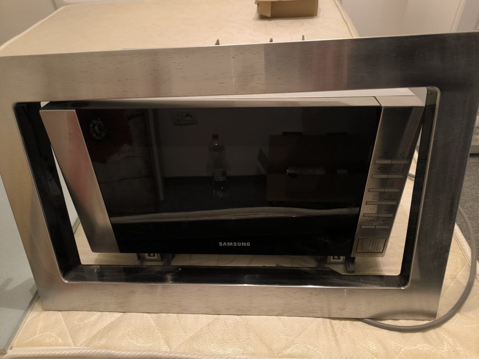 Cuptor microunde incorporabil Samsung