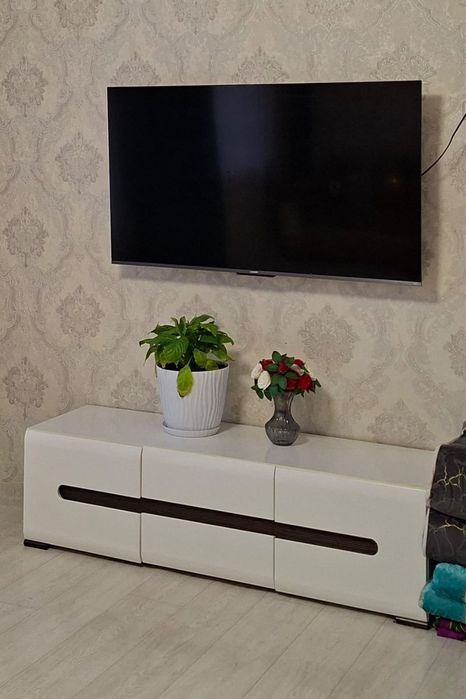 Продам тумбу под телевизор