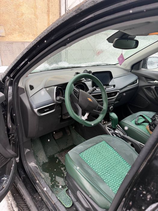 Tracker Premier сотилади