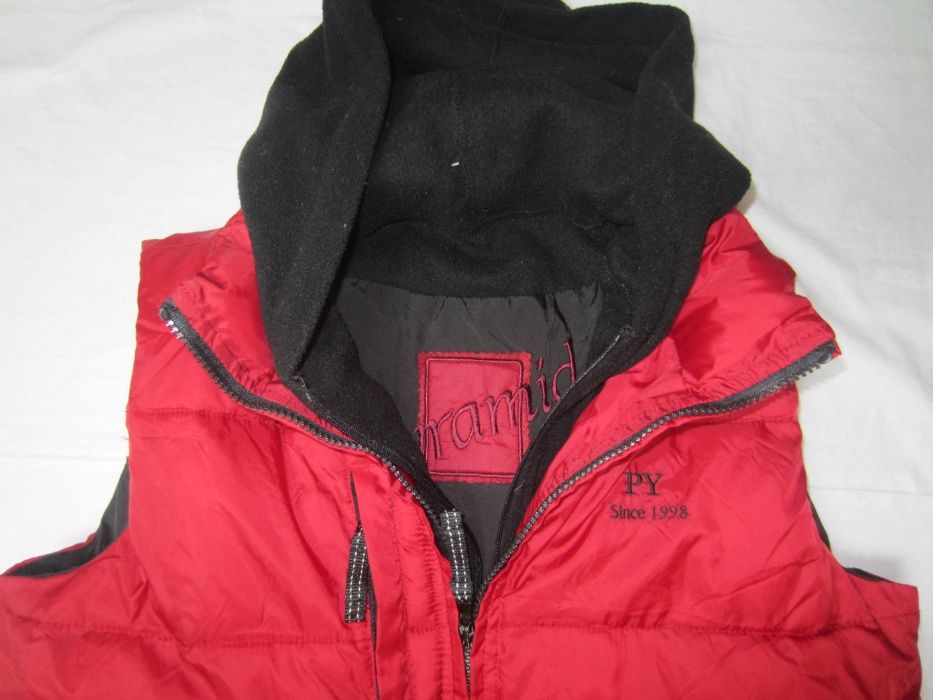 Vesta Pyramid cu gluga,pentru copii masura M 14 , poliamida