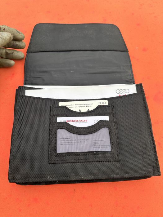 Калъф , папка за документи на кола Ауди / Audi