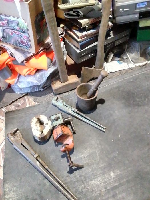 Тисы слесарные советского производства