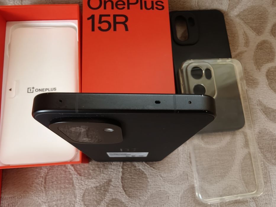 OnePlus 15R 12/512Gb перфектен с гаранция