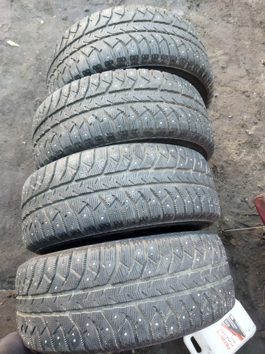 Шины Bridgestone 235/60/16 зимние