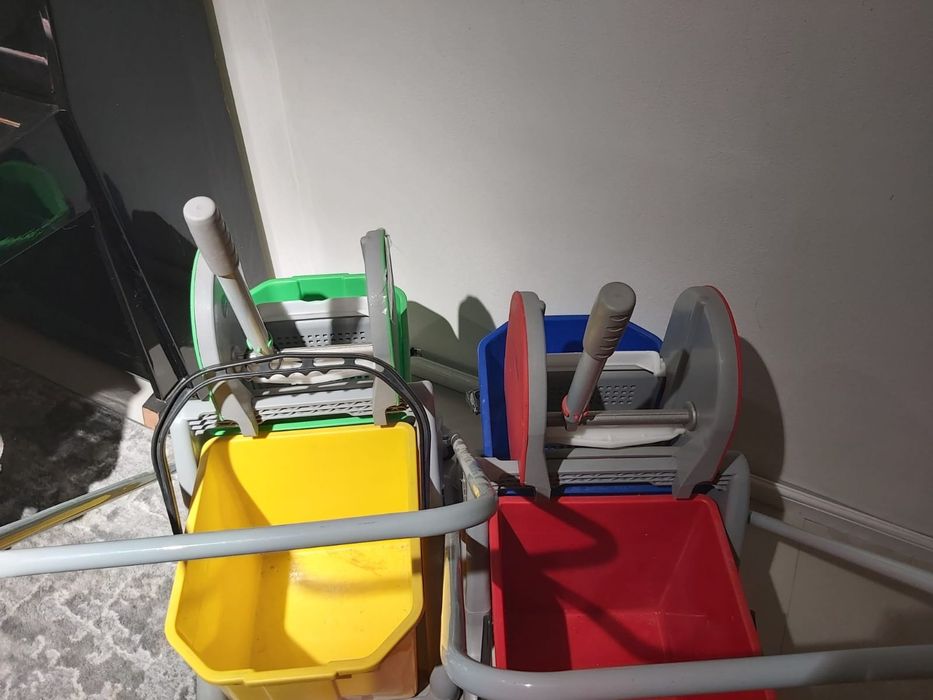 Vând cărucioare profesionale