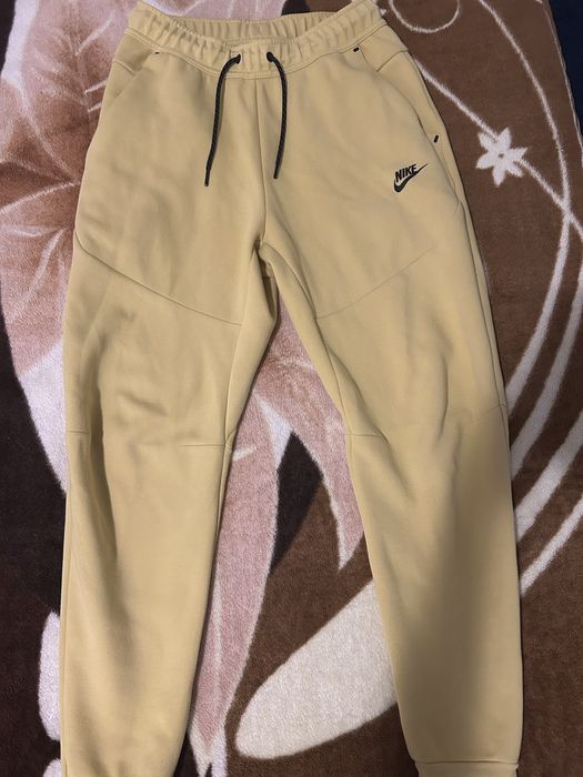 Vand nike tech galbe