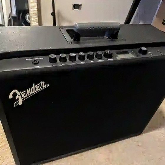 FENDER • Mustang® GT 40  и  GT200• Усилватели за електрическа китара • футсуич