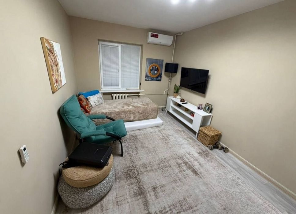 Срочно Продаётся ЮРаджабий 1/4/4 с мебелью техникой ремонт хороший !