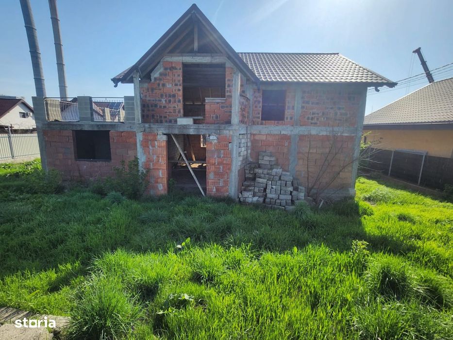 Vila la rosu situata in Bacau str Ciresoaei