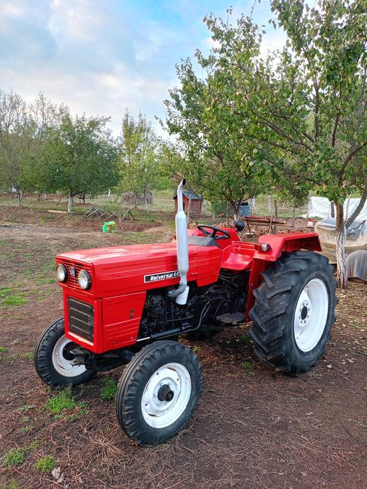 Tractor Universal 445